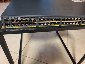 Коммутатор Cisco WS-C2960X-48TS-L (5 фото из 8)