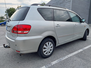Toyota Avensis Verso 2.0 dis 85kw manual (3 foto / 9)