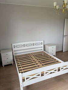 Täispuit voodi 160x200 ja 2 öökappi. (1 foto / 1)