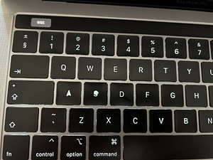Apple MacBook Pro 13" 2019, i5 2,4GHz / 8GB / 256GB (4 foto / 5)