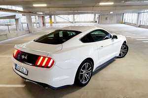 Ford Mustang EcoBoost 2.3 231kW (2 foto / 5)