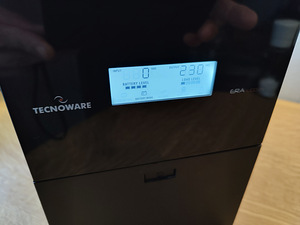 UPS Technoware ERA LCD 1.5, varutoide 1500VA (2 foto / 8)