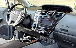 Toyota Prius Plus Alfa (6 foto / 15)