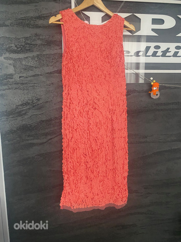 Красивое коктейльное платье Andiata персикового цвета с пайетками (фото #1)