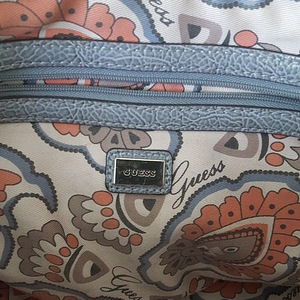 Guess (3 фото из 3)
