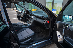 M: Mercedes-Benz C 320 Avantgarde 3.0 165kW (9 foto / 14)