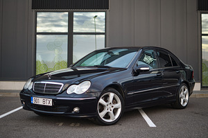 M: Mercedes-Benz C 320 Avantgarde 3.0 165kW (3 foto / 14)
