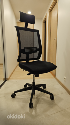Офисный стул (фото #1)