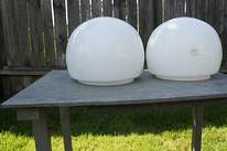 Retro piimklaasist kuplitega valgustid koos alustega 2 kompl
