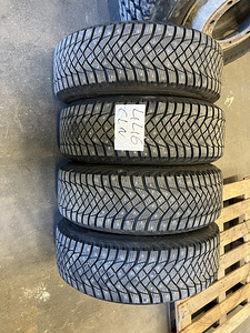 Оригинальные колеса Lexus и шипы Goodyear Ultra Grip Arctic 2 (2 фото из 10)