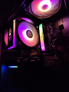 RYZEN 5 7500F - B650 - RX 9060 XT - 32GB DDR5 - 1TB - ARGB (7 foto / 9)