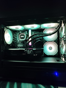 AMD Ryzen 7 7800X3D - RX 9070 XT - 32GB DDR5 - 1TB SSD (3 foto / 7)