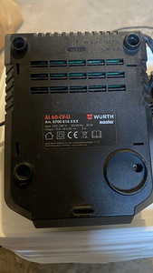 Зарядное устройство würth/bosch + аккумулятор 1.4a. (4 фото из 4)