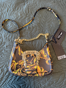VERSACE (2 foto / 3)