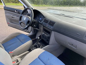 Volkswagen Golf IV 1.9 TDI 85 kW (7 foto / 11)