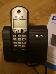 Настольный телефон Philips.