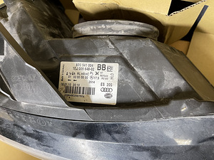 Audi A3 8P 2008-2013 parem esituli 8P0941004 (2 foto / 2)
