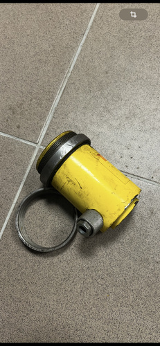 Hüdrosilinder 12T. Väliskeermega Sil. Otsal Triumf