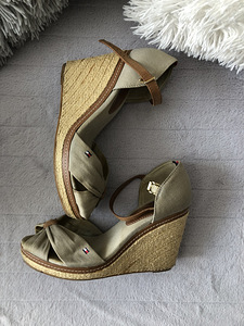 Hilfiger Kingad (3 foto / 3)