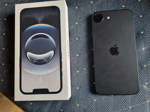 iPhone 16e 128 ГБ (1 фото из 2)