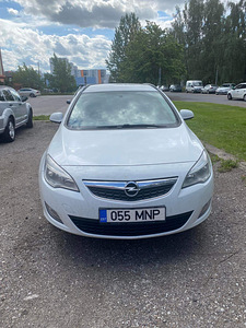 OPEL ASTRA SPORTS TOURER (2 foto / 10)