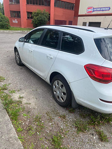 OPEL ASTRA SPORTS TOURER (5 foto / 10)