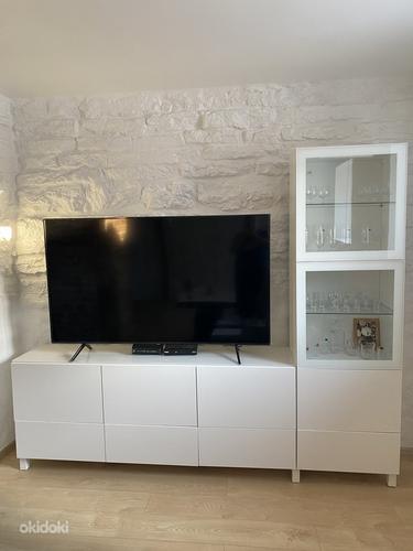 TV alus koos vitriiniga