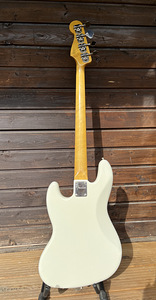 Fender Modern Jazz бас-гитара (3 фото из 4)