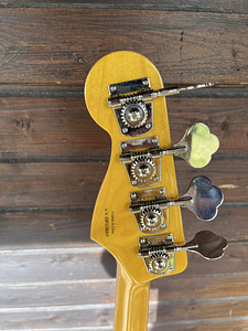 Fender Modern Jazz бас-гитара (4 фото из 4)