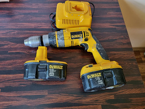 Dewalt akulööktrell DC898 (1 foto / 2)