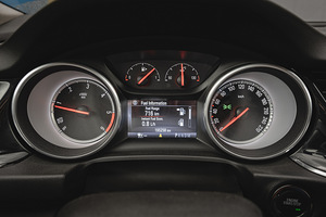 Opel insignia 2.0 125kw (11 foto / 13)