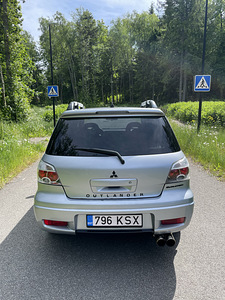 2007 Mitsubishi outlander turbo 2.0 148kw (7 foto / 9)