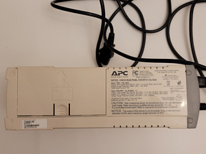 UPS APC BackUPS CS 500VA BK500EI (3 foto / 5)