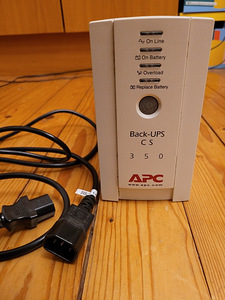 UPS APC BackUPS CS 350 BK350EI (1 foto / 4)