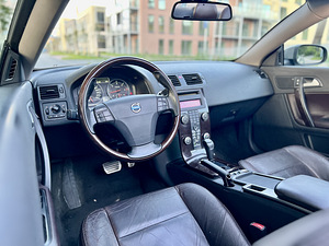 Volvo C70 2.4 D5 132kw Summum (9 foto / 12)