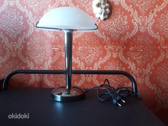 Сенсорная настольная лампу со стеклянным плафоном (фото #1)