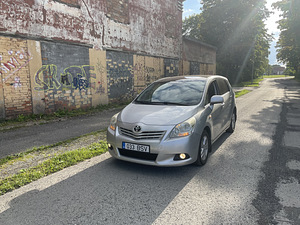 Toyota Verso (3 foto / 11)