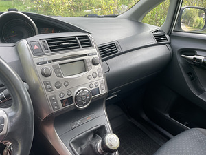 Toyota Verso (11 foto / 11)