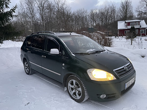 Toyota Avensis Verso (2 foto / 11)