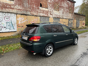 Toyota Avensis Verso (7 foto / 11)