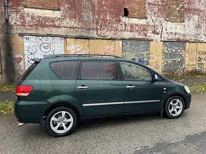 Toyota Avensis Verso (8 foto / 11)