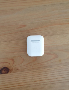 Новые Airpods 2 (4 фото из 4)