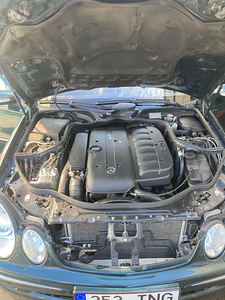 Mercedes Bens w211 (12 foto / 13)