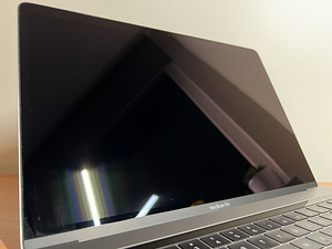 Macbook Pro 15” Retina i7 16gb 256gb 2017 (7 foto / 7)
