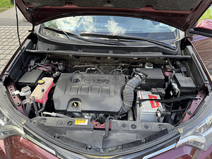 Toyota RAV4 Luxury (7 foto / 7)