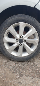 Müüa veljed koos rehvidega TOYOTA YARIS R16 (4 foto / 4)