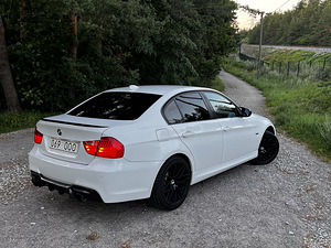 BMW E90 335D M пакет Alpinweiss 2/M пакет (7 фото из 10)
