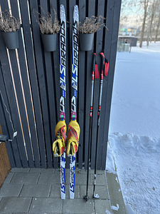 Murdmaasuusad komplekt (suusad 160, saapad EU39, kepid) (1 foto / 7)