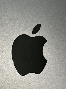 Apple MacBook Pro 15" 2018 / i7 2.2GHz / 16GB RAM /256GB SSD (5 foto / 9)