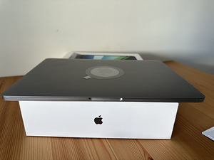 Apple MacBook Pro 13 2020 / M1 / 1TB SSD / 16GB RAM / 61 Cyc (6 foto / 10)